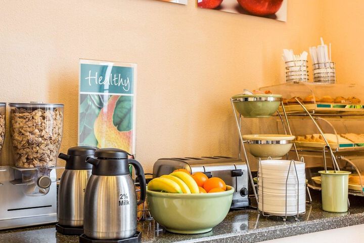 Breakfast/Coffee Service 44 of 47