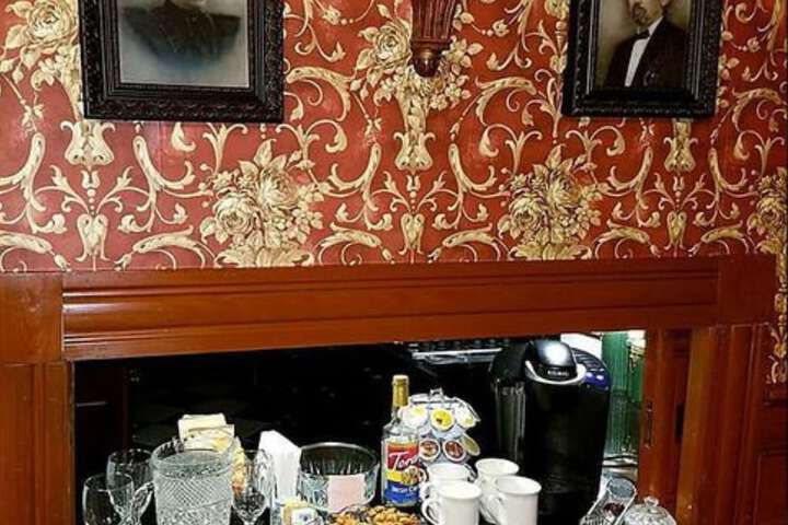 Lounge 21 of 25