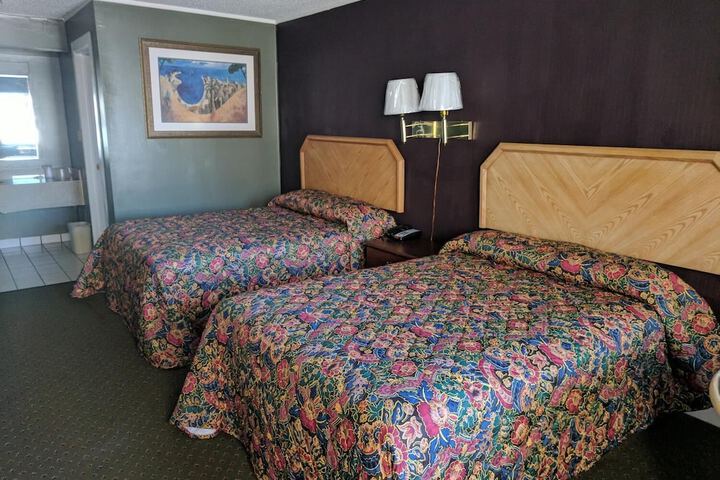 Room 6 of 18