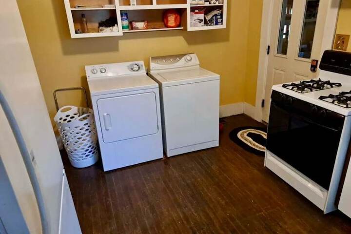 Laundry 38 of 43