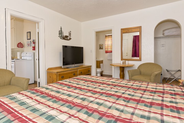 Room 32 of 51