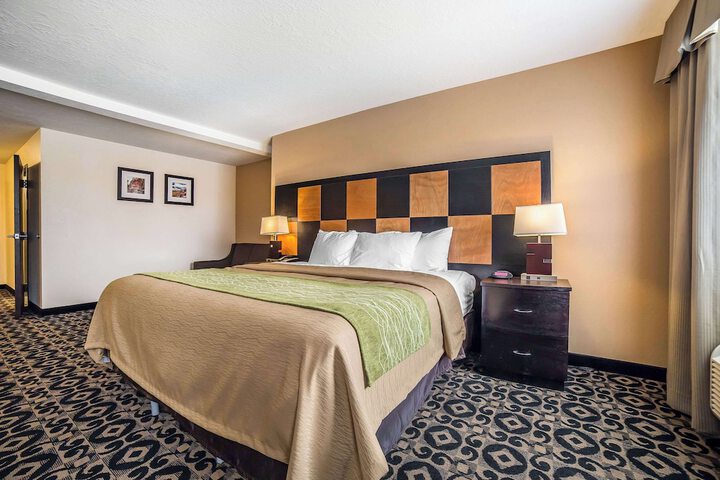 Room 32 of 49