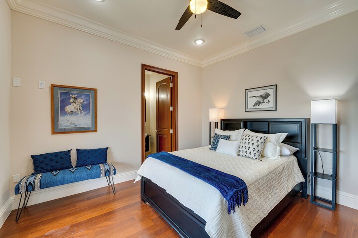 Groveland Home w / Pool: Luxurious Lakefront Oasis!