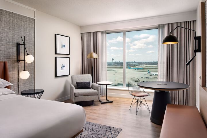 Sheraton Gateway Hotel in Toronto International Airport