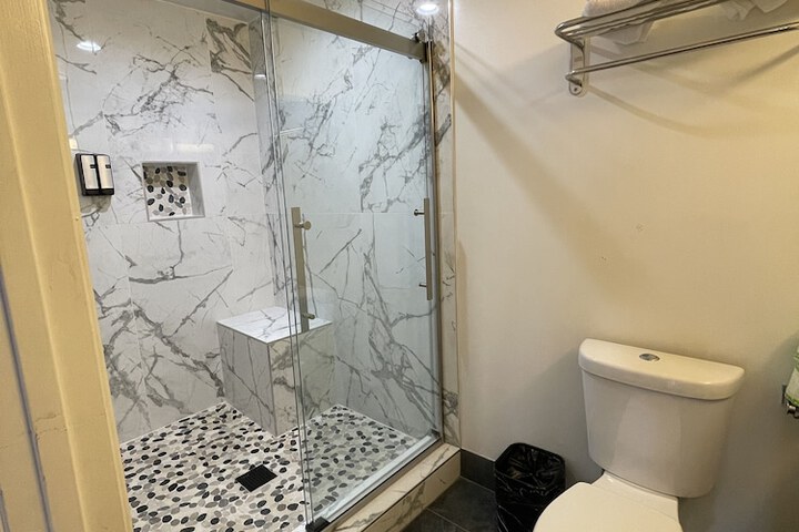 Room 11 of 23