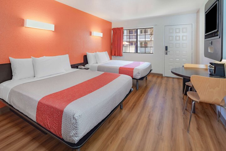Motel 6 Thousand Oaks CA