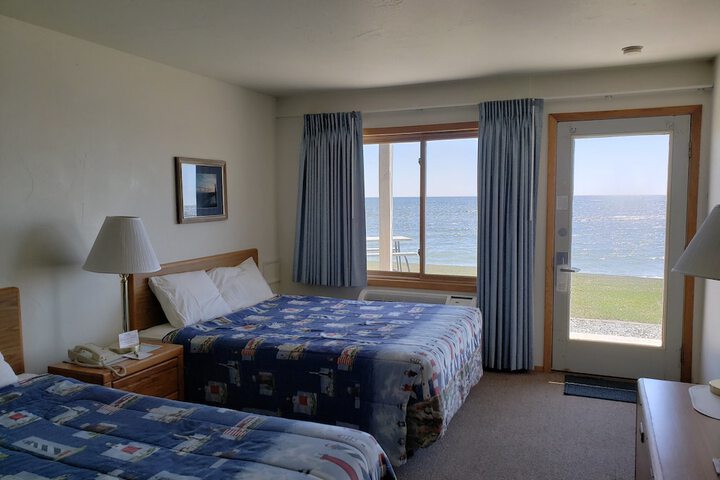 Algoma Beach Motel