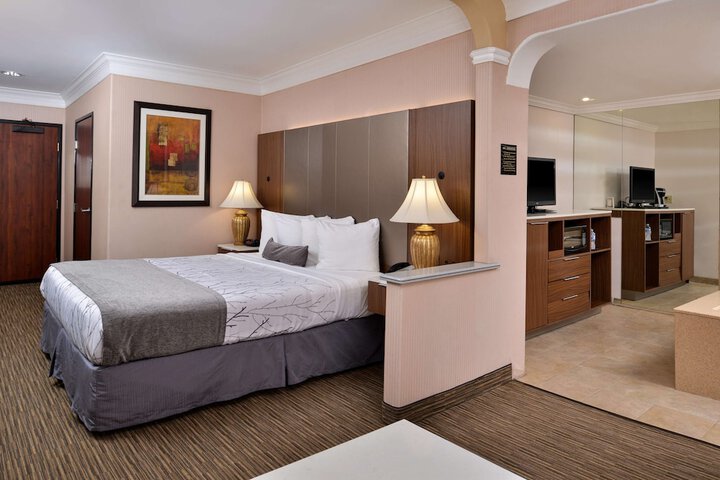 Room 17 of 28