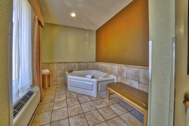 Hot Tub 43 of 44