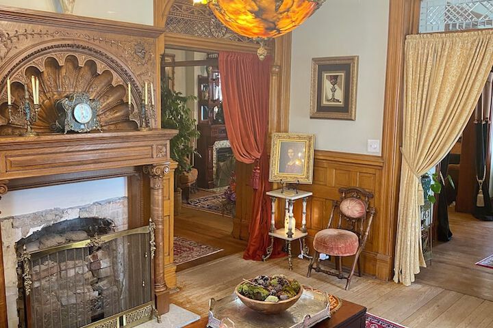 Vineyard Mansion & Carriage House Bed & Breakfast