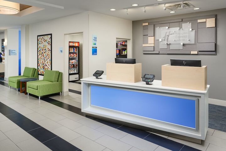 Holiday Inn Express Hotel & Suites Tullahoma by IHG