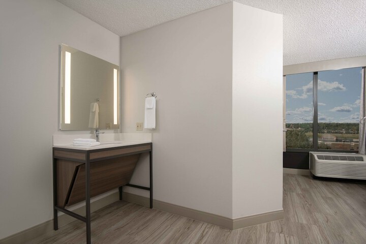 Room 12 of 35