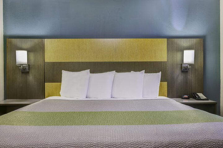 Room 17 of 23