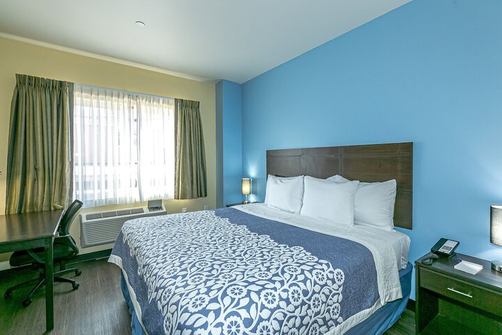 Room 14 of 25