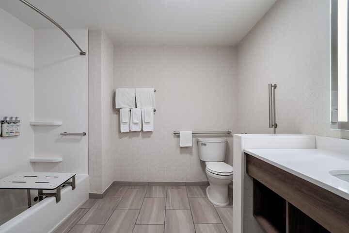 Holiday Inn Express & Suites Linden – Newark South by IHG