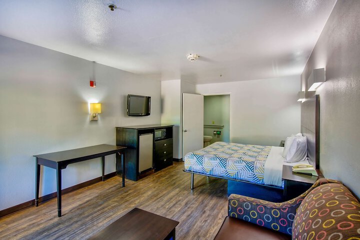 Room 7 of 26