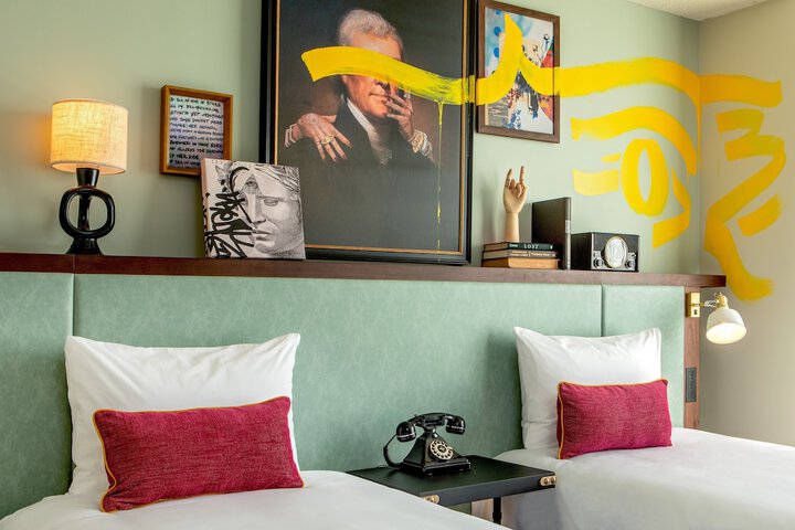 Room 22 of 34