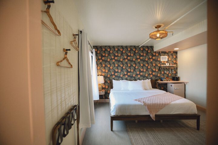 Peninsula Bed & Cocktails