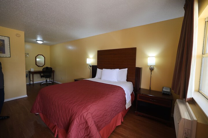 Room 14 of 22