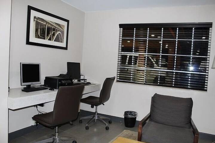 Business Center 35 of 37