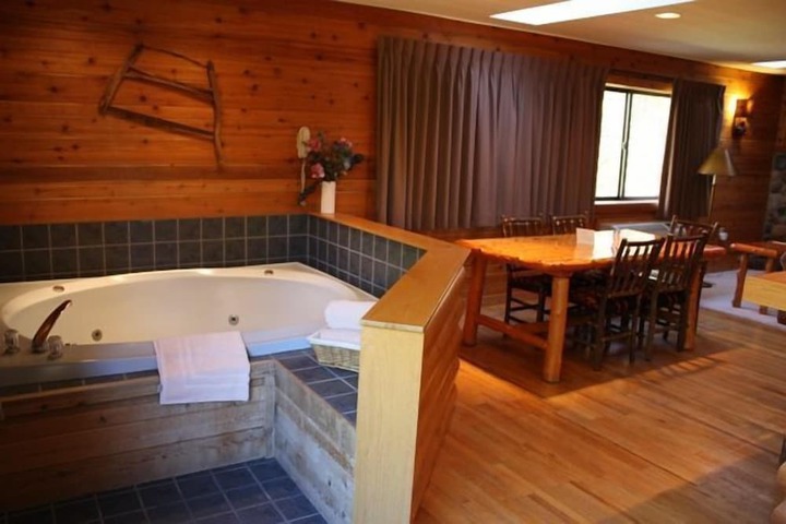 Hot Tub 31 of 34
