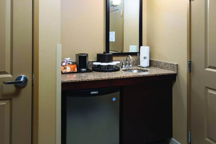 ClubHouse Hotel & Suites - Fargo