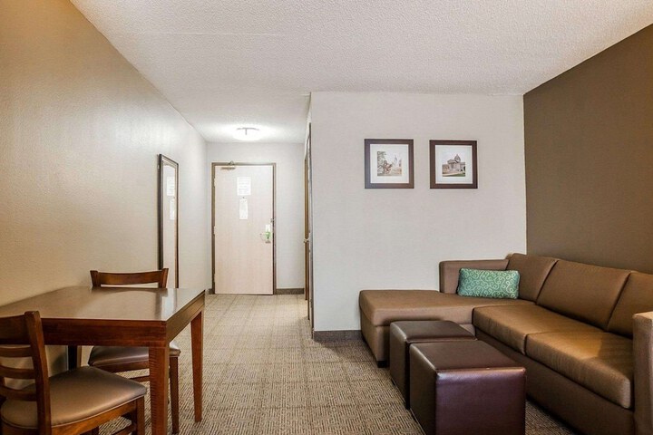 Room 21 of 33