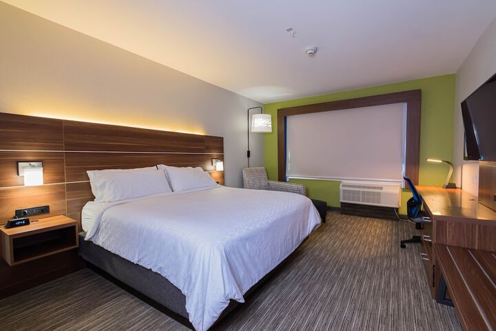 Room 14 of 36