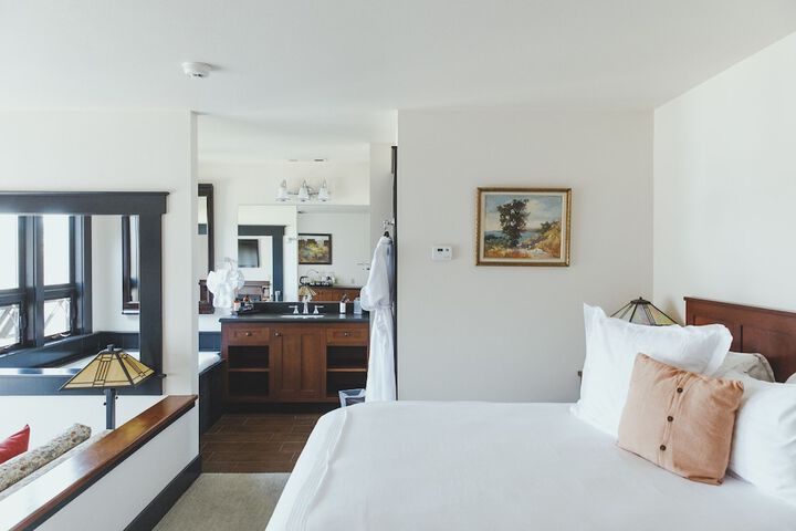 Room 32 of 147