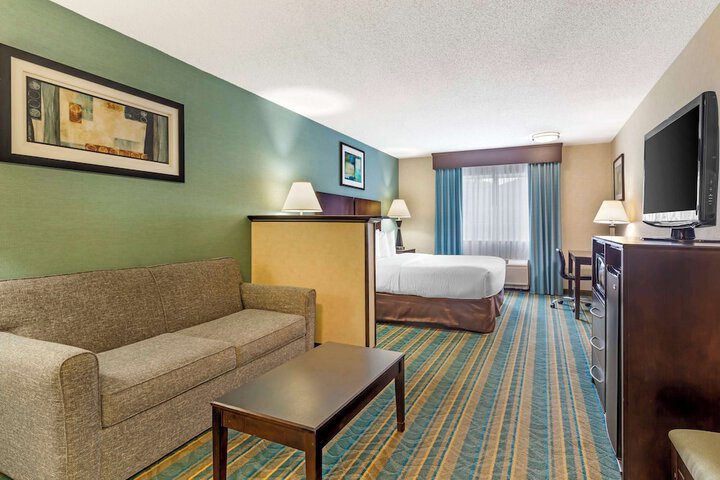 Room 12 of 40