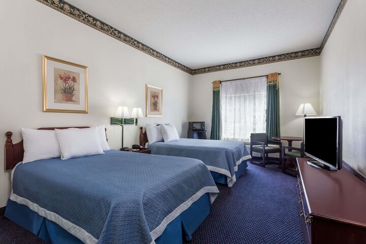 Room 4 of 17