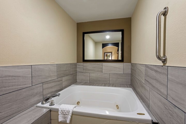 Room 12 of 36