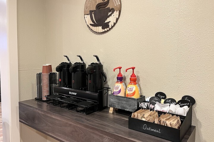 Breakfast/Coffee Service 33 of 40