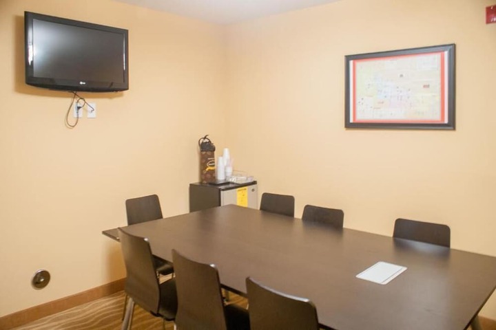 Business Center 24 of 25