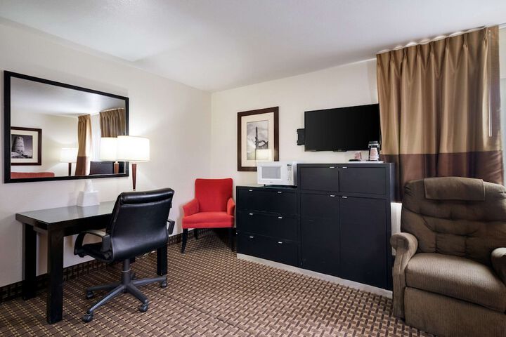 Room 8 of 32
