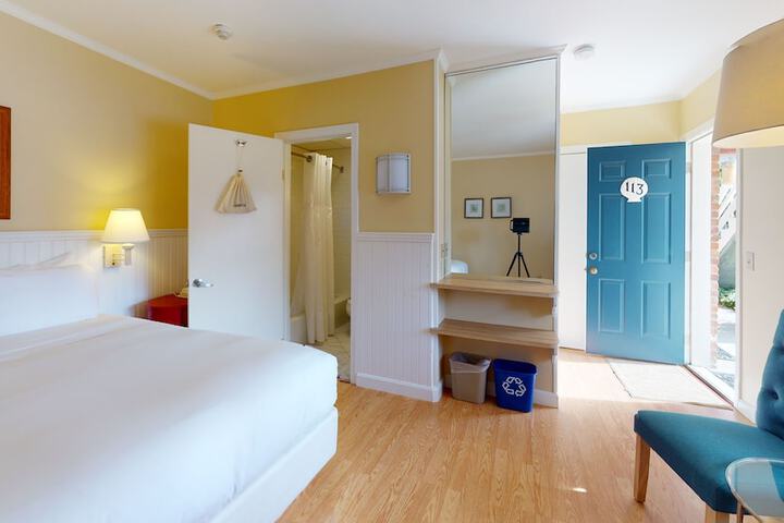 Breezeway Boutique Hotel