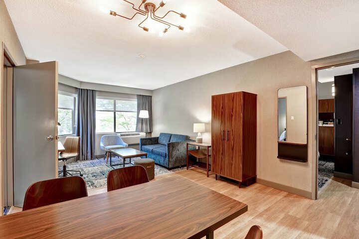 Room 51 of 79