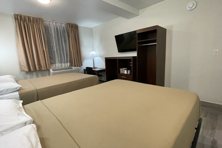 Room 9 of 16