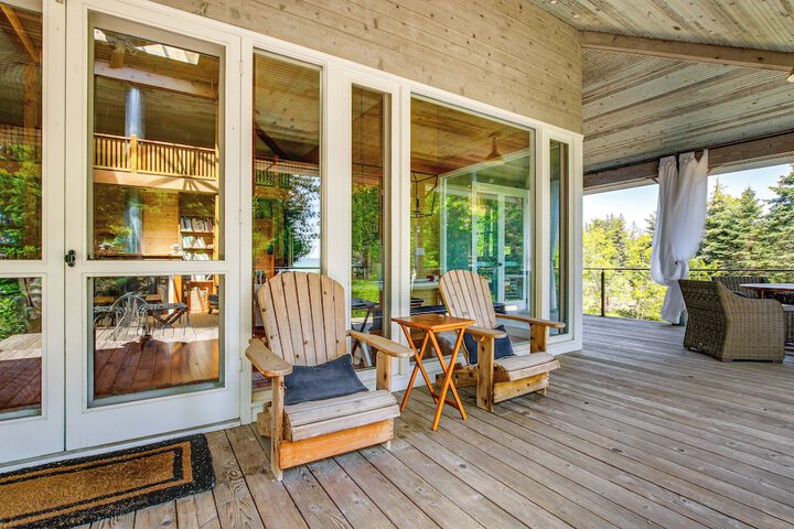 Serene Washington Island Getaway w / Private Beach!