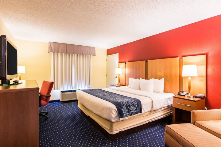 Room 8 of 40