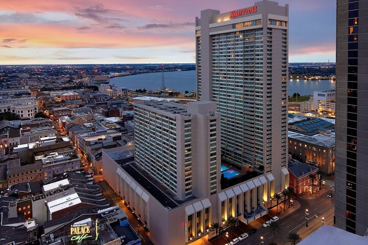 Hotel 2 of 105