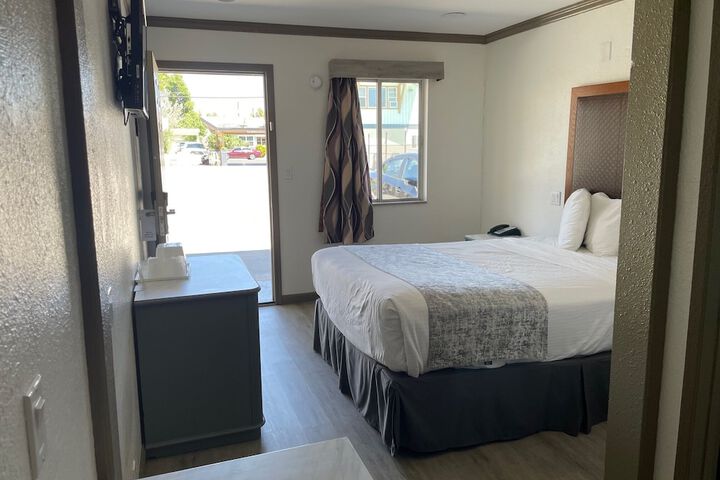 Room 9 of 15