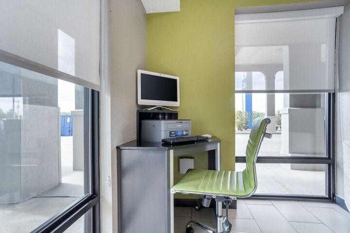 Business Center 27 of 27