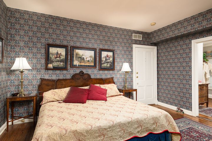 Room 28 of 62