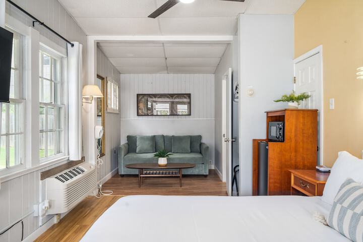 CedarWood Inn