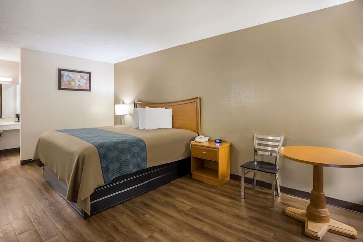 Room 10 of 36