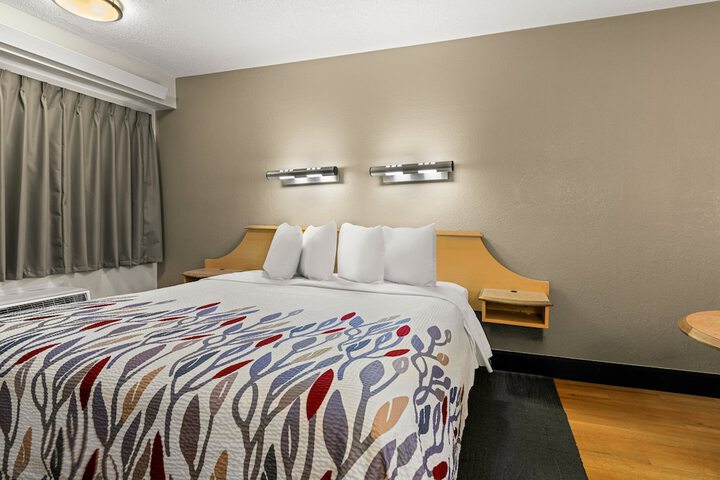 Room 17 of 37