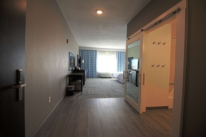 Room 26 of 37