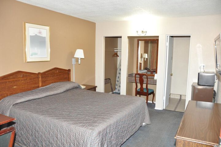 Room 10 of 25