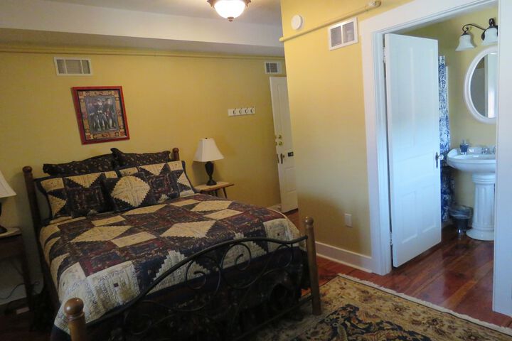 Room 27 of 64